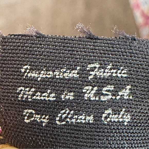 Buckingham Men's Red Paisley Dress Tie Made in USA - Picture 7 of 8